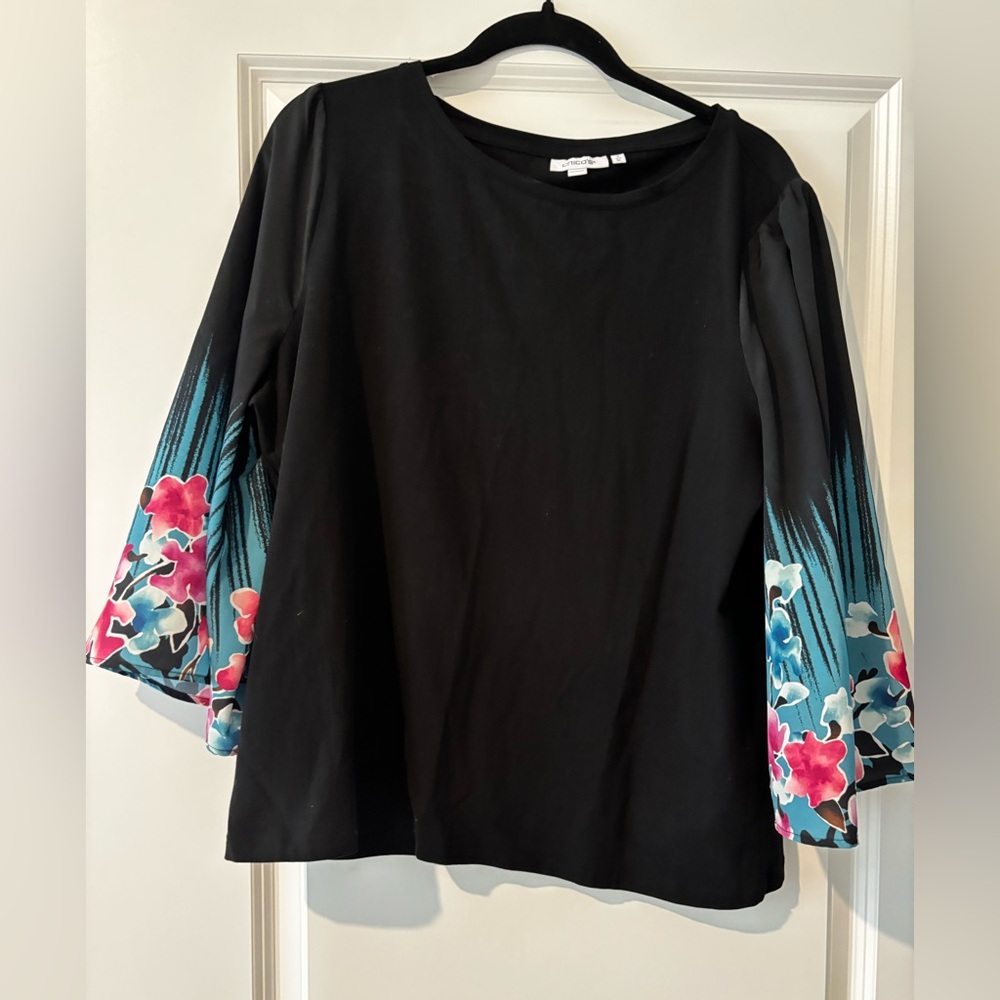 Chicos Top size 3 flowy arm with print.